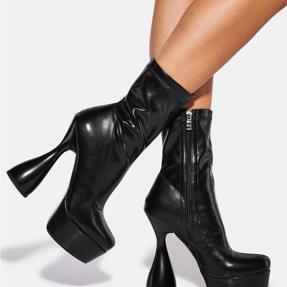 Azalea wang black platform bootie
